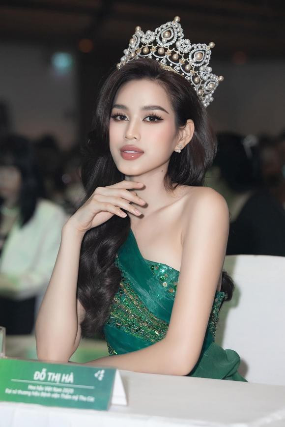 Đỗ Thị Hà lộ mặt mộc khiến người xem đứng hình vài giây - Hình 11 Do Thi Ha lo mat moc khien nguoi xem dung hinh vai giay-Hinh-11