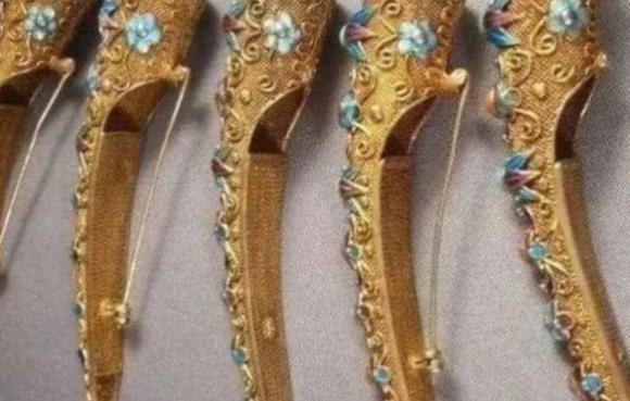 Tại sao các phi tần trong triều đại nhà Thanh đeo móng tay dài? - Hình 3 Tai sao cac phi tan trong trieu dai nha Thanh deo mong tay dai?-Hinh-3