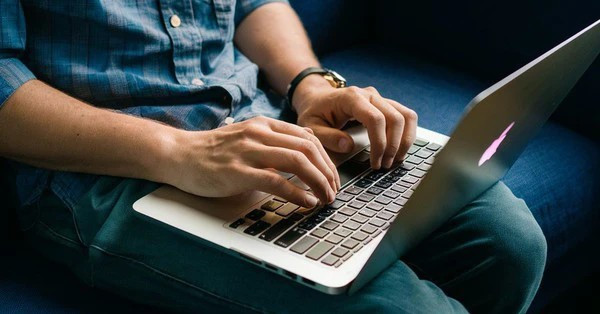 Nam thanh niên suy giảm tinh trùng vì thói quen dùng laptop tai hại Nam thanh nien suy giam tinh trung vi thoi quen dung laptop tai hai