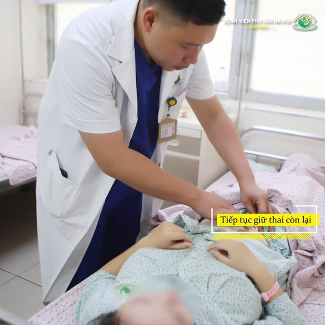 Cứu thai phụ mang 1 thai trong tử cung, 1 thai ngoài tử cung vỡ - Hình 2 Cuu thai phu mang 1 thai trong tu cung, 1 thai ngoai tu cung vo-Hinh-2