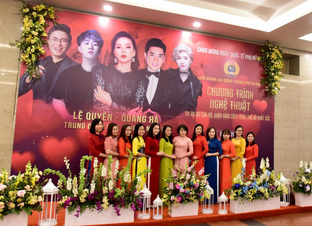 Tôn vinh, tri ân nữ cán bộ, đoàn viên Công đoàn Thủ đô xuất sắc - Hình 4 Ton vinh, tri an nu can bo, doan vien Cong doan Thu do xuat sac-Hinh-4