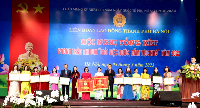 Tôn vinh, tri ân nữ cán bộ, đoàn viên Công đoàn Thủ đô xuất sắc - Hình 9 Ton vinh, tri an nu can bo, doan vien Cong doan Thu do xuat sac-Hinh-9