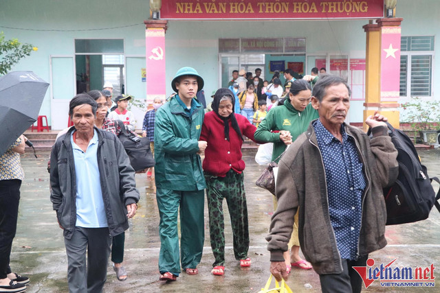 Cách các tỉnh miền Trung gồng mình chống bão, giảm tối đa thiệt hại - Hình 2 Cach cac tinh mien Trung gong minh chong bao, giam toi da thiet hai-Hinh-2