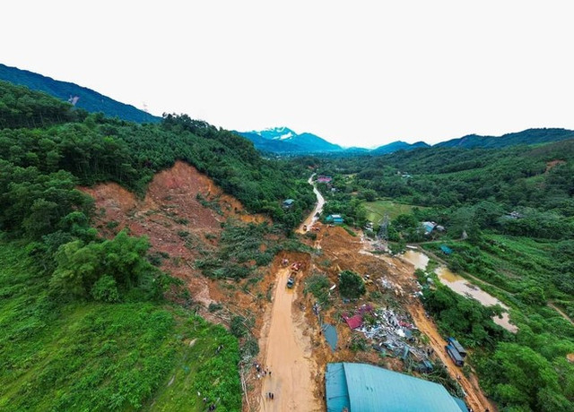 Nạn nhân thứ tư vụ sạt lở tại Hà Giang được tìm thấy thi thể - Hình 3 Nan nhan thu tu vu sat lo tai Ha Giang duoc tim thay thi the-Hinh-3