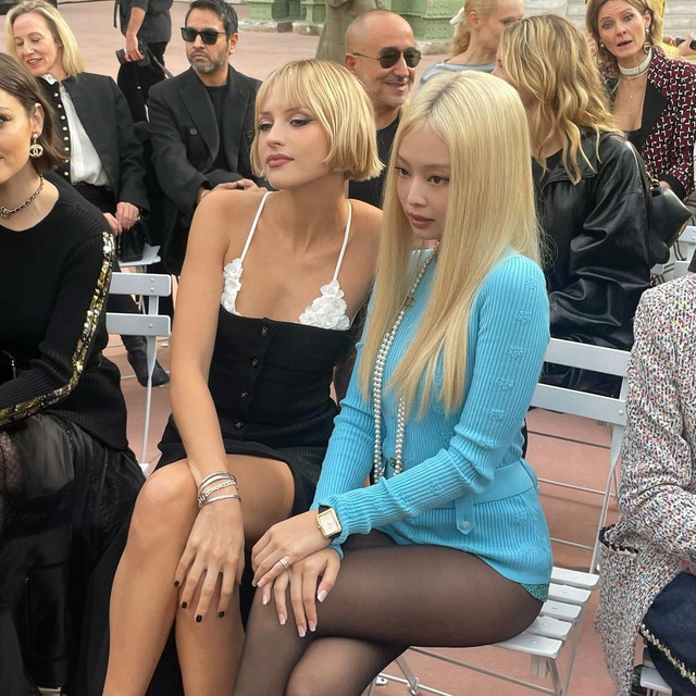 Jennie (BlackPink) bị chỉ trích vì diện quần ngắn cũn - Hình 5 Jennie (BlackPink) bi chi trich vi dien quan ngan cun-Hinh-5
