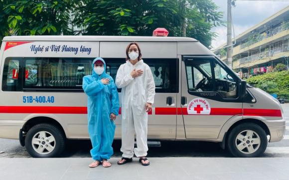 Việt Hương kể nỗi khổ làm từ thiện, bị dân ném gạch vào nhà - Hình 3 Viet Huong ke noi kho lam tu thien, bi dan nem gach vao nha-Hinh-3