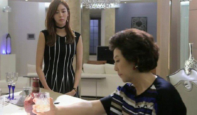 Mẹ chồng tự ý xông vào phòng hai vợ chồng, hôn nhân tan vỡ Me chong tu y xong vao phong hai vo chong, hon nhan tan vo