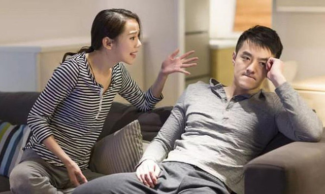 Mua quà tặng mẹ chồng nhưng vừa quay đi bà đã ném vào thùng rác Mua qua tang me chong nhung vua quay di ba da nem vao thung rac