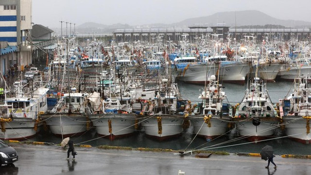 Siêu bão áp sát, Nhật Bản sơ tán dân, huỷ hàng loạt chuyến bay - Hình 3 Sieu bao ap sat, Nhat Ban so tan dan, huy hang loat chuyen bay-Hinh-3