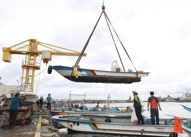 Siêu bão áp sát, Nhật Bản sơ tán dân, huỷ hàng loạt chuyến bay - Hình 5 Sieu bao ap sat, Nhat Ban so tan dan, huy hang loat chuyen bay-Hinh-5
