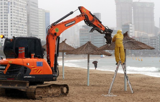 Siêu bão áp sát, Nhật Bản sơ tán dân, huỷ hàng loạt chuyến bay - Hình 8 Sieu bao ap sat, Nhat Ban so tan dan, huy hang loat chuyen bay-Hinh-8