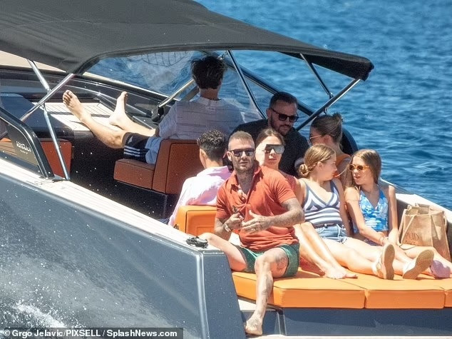 Victoria Beckham đau lòng vì rạn nứt với con dâu Victoria Beckham dau long vi ran nut voi con dau