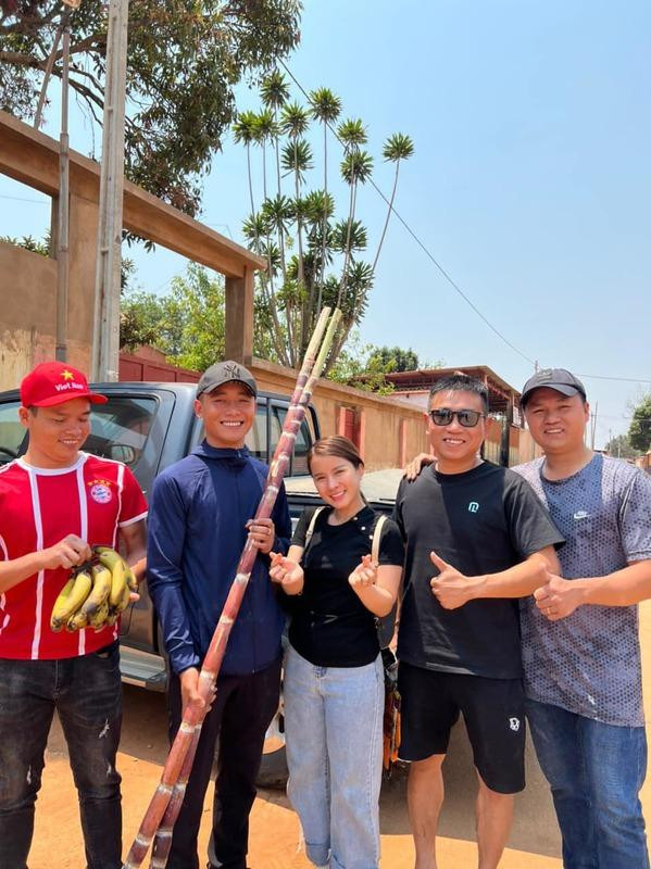Bà Nhân tiết lộ chú ý về từng thành viên team Quang Linh Vlog - Hình 3 Ba Nhan tiet lo chu y ve tung thanh vien team Quang Linh Vlog-Hinh-3