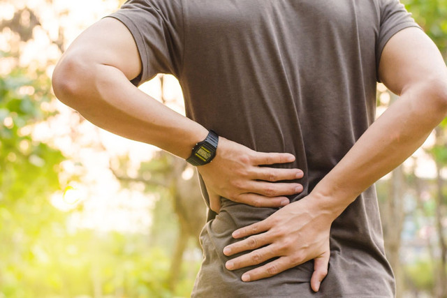 Dấu hiệu đau lưng cảnh báo vấn đề nguy hiểm Dau hieu dau lung canh bao van de nguy hiem
