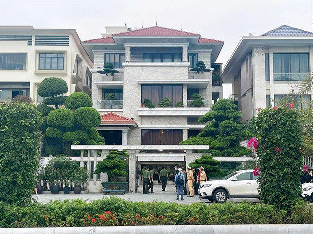 Quanh vụ bắt cựu Chủ tịch TP Hạ Long: Hé lộ những góc khuất Quanh vu bat cuu Chu tich TP Ha Long: He lo nhung goc khuat