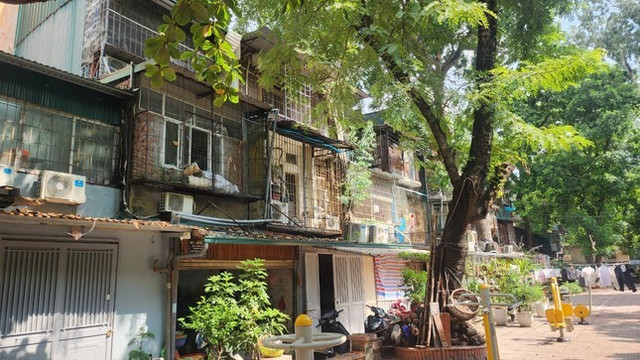 Nhà tập thể cũ “hết đát” vẫn được săn đón với giá trên trời Nha tap the cu “het dat” van duoc san don voi gia tren troi