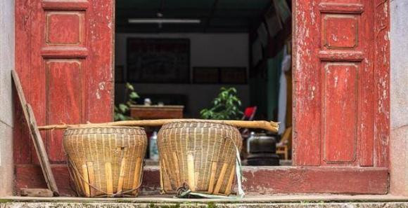 “Trước cửa có tam hồng, con cháu đời đời bần hàn”: Ba hồng là gì? - Hình 6 “Truoc cua co tam hong, con chau doi doi ban han”: Ba hong la gi?-Hinh-6