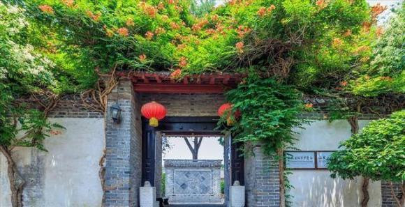 “Trước cửa có tam hồng, con cháu đời đời bần hàn”: Ba hồng là gì? - Hình 3 “Truoc cua co tam hong, con chau doi doi ban han”: Ba hong la gi?-Hinh-3