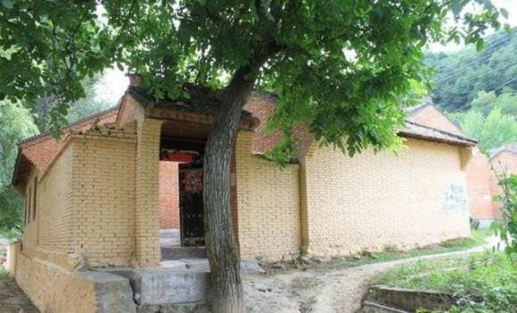 “Trước cửa có tam hồng, con cháu đời đời bần hàn”: Ba hồng là gì? - Hình 4 “Truoc cua co tam hong, con chau doi doi ban han”: Ba hong la gi?-Hinh-4