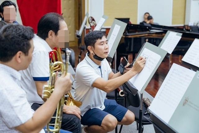 Nhạc sĩ Hồ Hoài Anh xin nghỉ việc không lương Nhac si Ho Hoai Anh xin nghi viec khong luong
