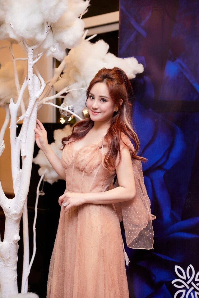 Ca sĩ Vy Oanh phẫu thuật tuyến giáp Ca si Vy Oanh phau thuat tuyen giap