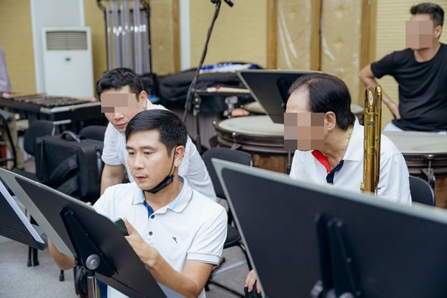 Hồ Hoài Anh lộ diện sau ồn ào Ho Hoai Anh lo dien sau on ao