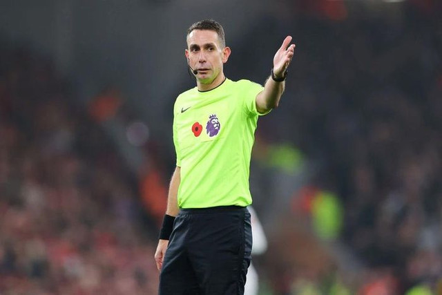 Trọng tài nổi tiếng David Coote bị Premier League sa thải - Hình 3 Trong tai noi tieng David Coote bi Premier League sa thai-Hinh-3