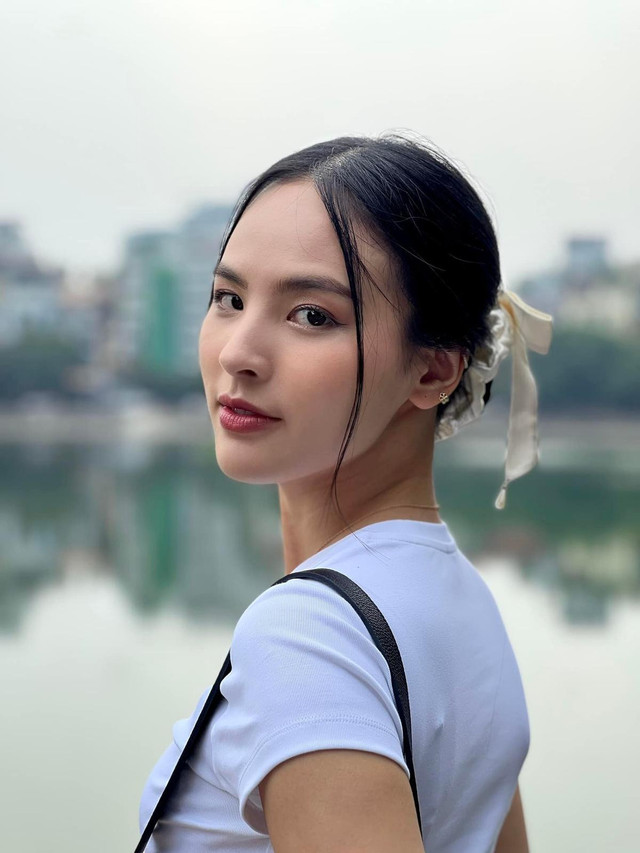 Nhan sắc của nữ MC 'Chuyển động 24h' sẽ dự thi Miss Charm - Hình 3 Nhan sac cua nu MC 'Chuyen dong 24h' se du thi Miss Charm-Hinh-3