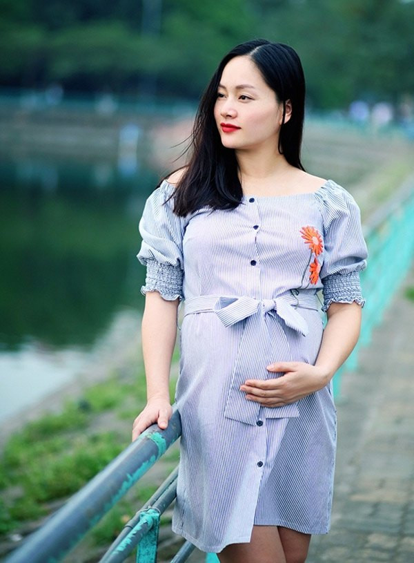 Bà bầu Vbiz khó ở: Người thích đấm chồng, người khóc thương củ cải - Hình 2 Ba bau Vbiz kho o: Nguoi thich dam chong, nguoi khoc thuong cu cai-Hinh-2