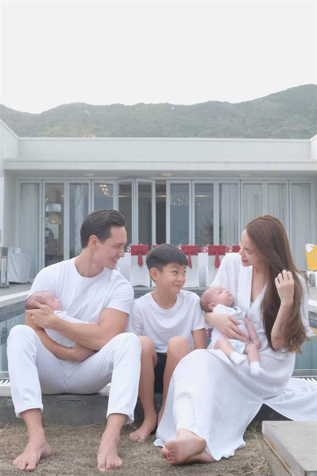 Bà bầu Vbiz khó ở: Người thích đấm chồng, người khóc thương củ cải - Hình 5 Ba bau Vbiz kho o: Nguoi thich dam chong, nguoi khoc thuong cu cai-Hinh-5