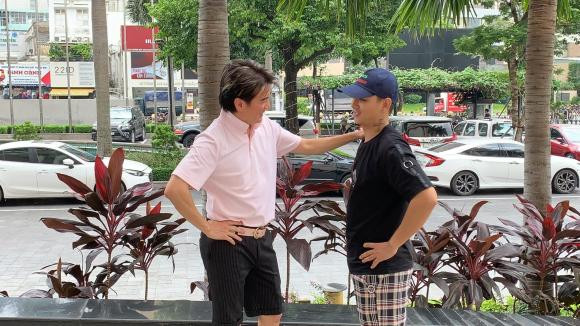 Hoài Lâm lộ diện thời gian ở ẩn, phát tướng thấy rõ - Hình 3 Hoai Lam lo dien thoi gian o an, phat tuong thay ro-Hinh-3