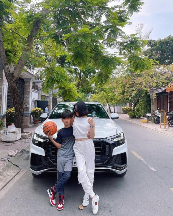 Con trai Lệ Quyên: Đi chơi trên siêu xe Audi, chân mang Air Jordan - Hình 3 Con trai Le Quyen: Di choi tren sieu xe Audi, chan mang Air Jordan-Hinh-3