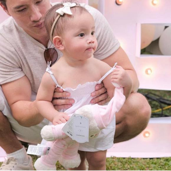 Hà Hồ tiết lộ thói quen "kì lạ" khi ngủ của con gái Lisa - Hình 7 Ha Ho tiet lo thoi quen