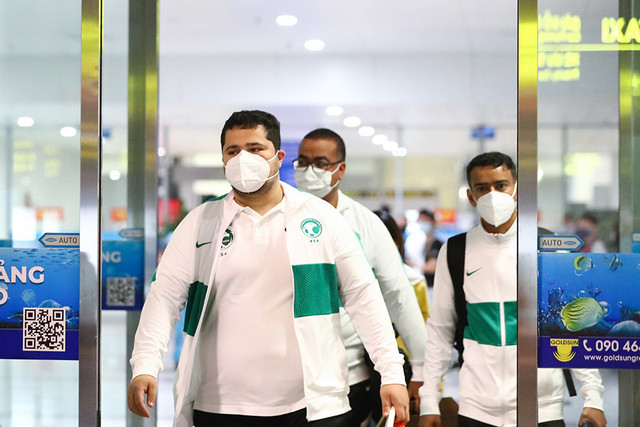 Tuyển Saudi Arabia đổ bộ Hà Nội, mang 9 tấn hành lý - Hình 5 Tuyen Saudi Arabia do bo Ha Noi, mang 9 tan hanh ly-Hinh-5