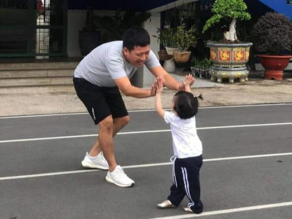 Trường Giang vì sao lại vượt được thị phi để hạnh phúc bên Nhã Phương? - Hình 7 Truong Giang vi sao lai vuot duoc thi phi de hanh phuc ben Nha Phuong?-Hinh-7