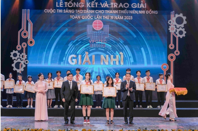 735 triệu đồng trao cho 106 đề tài đoạt giải Cuộc thi lần thứ 19 - Hình 6 735 trieu dong trao cho 106 de tai doat giai Cuoc thi lan thu 19-Hinh-6