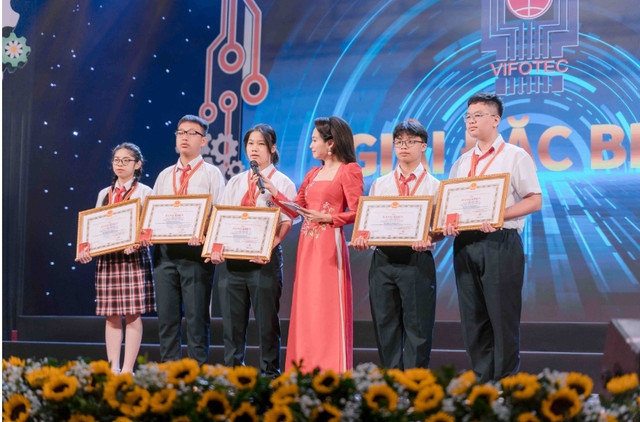 735 triệu đồng trao cho 106 đề tài đoạt giải Cuộc thi lần thứ 19 - Hình 4 735 trieu dong trao cho 106 de tai doat giai Cuoc thi lan thu 19-Hinh-4