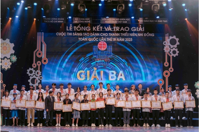 735 triệu đồng trao cho 106 đề tài đoạt giải Cuộc thi lần thứ 19 - Hình 7 735 trieu dong trao cho 106 de tai doat giai Cuoc thi lan thu 19-Hinh-7