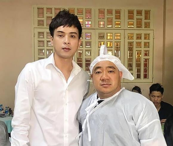 Hồ Quang Hiếu bị chỉ trích tươi cười trong đám tang bố Hiếu Hiền - Hình 7 Ho Quang Hieu bi chi trich tuoi cuoi trong dam tang bo Hieu Hien-Hinh-7
