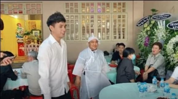 Hồ Quang Hiếu bị chỉ trích tươi cười trong đám tang bố Hiếu Hiền - Hình 2 Ho Quang Hieu bi chi trich tuoi cuoi trong dam tang bo Hieu Hien-Hinh-2