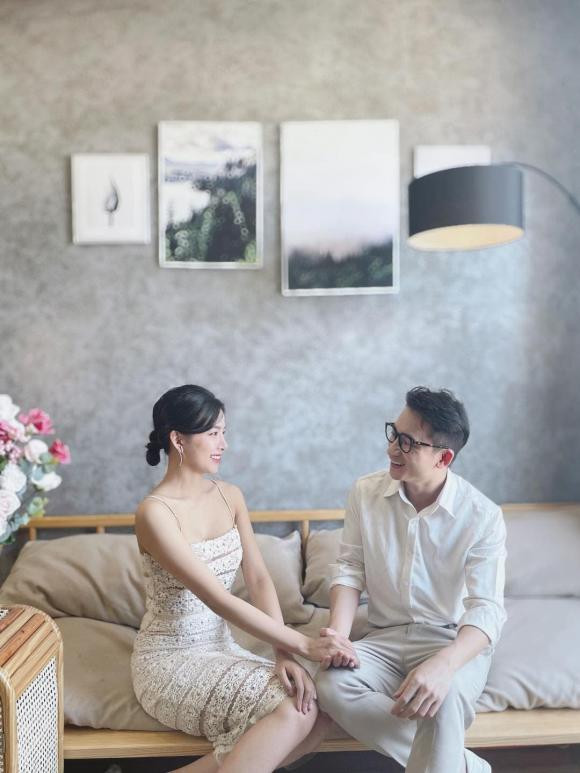 Nghi vấn lộ thiệp cưới của Phan Mạnh Quỳnh và bạn gái Nghi van lo thiep cuoi cua Phan Manh Quynh va ban gai