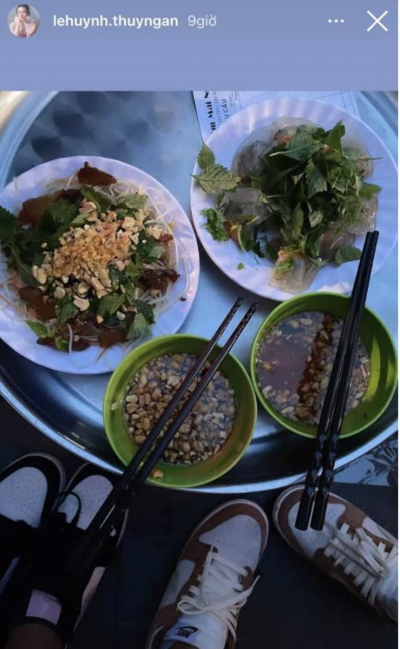 Thuý Ngân được tặng bó hoa toàn tiền đô, fan gọi tên Trương Thế Vinh - Hình 2 Thuy Ngan duoc tang bo hoa toan tien do, fan goi ten Truong The Vinh-Hinh-2