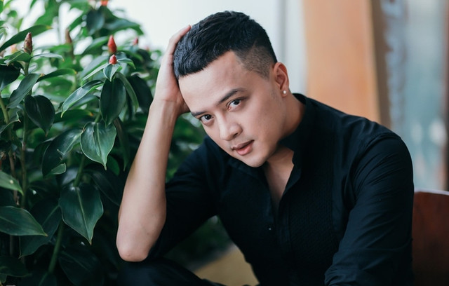 Nathan Lee bị tố nợ nần, nhận vơ Tòa thị chính Paris - Hình 2 Nathan Lee bi to no nan, nhan vo Toa thi chinh Paris-Hinh-2