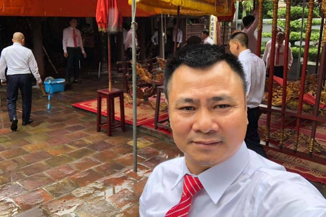 Quốc Khánh, Công Lý và dàn nghệ sĩ mừng NSND Tự Long lên lão Quoc Khanh, Cong Ly va dan nghe si mung NSND Tu Long len lao