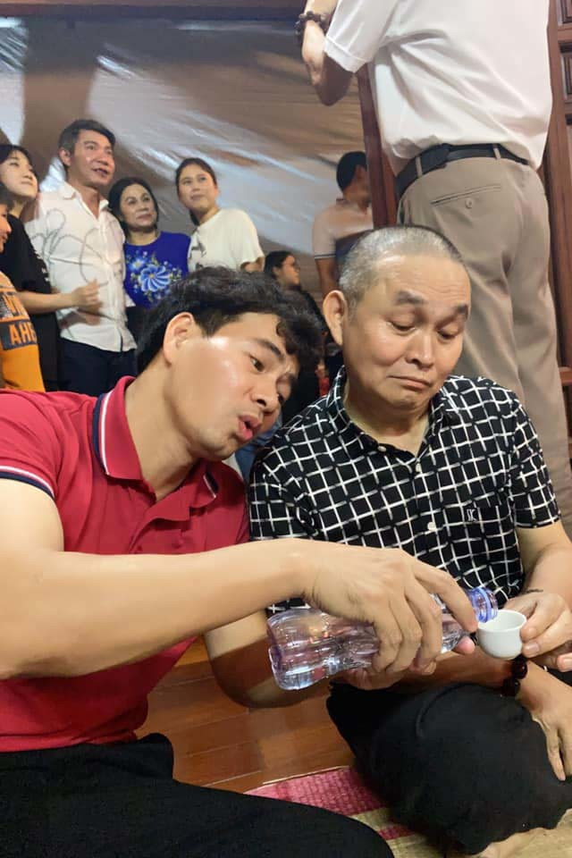 Quốc Khánh, Công Lý và dàn nghệ sĩ mừng NSND Tự Long lên lão - Hình 3 Quoc Khanh, Cong Ly va dan nghe si mung NSND Tu Long len lao-Hinh-3
