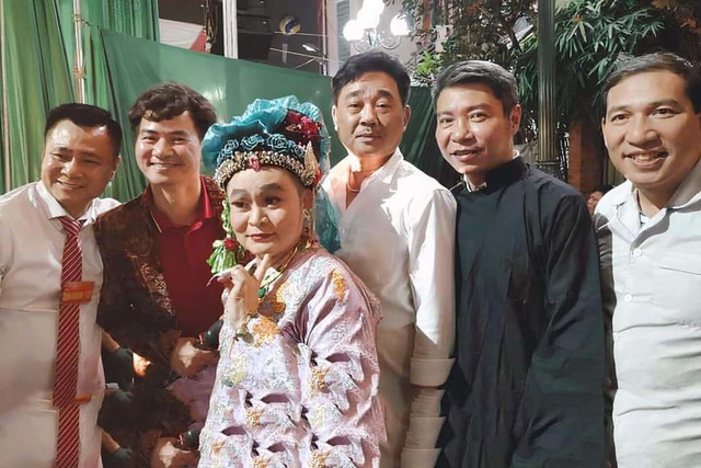 Quốc Khánh, Công Lý và dàn nghệ sĩ mừng NSND Tự Long lên lão - Hình 5 Quoc Khanh, Cong Ly va dan nghe si mung NSND Tu Long len lao-Hinh-5