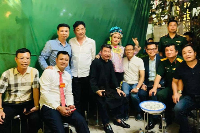 Quốc Khánh, Công Lý và dàn nghệ sĩ mừng NSND Tự Long lên lão - Hình 4 Quoc Khanh, Cong Ly va dan nghe si mung NSND Tu Long len lao-Hinh-4