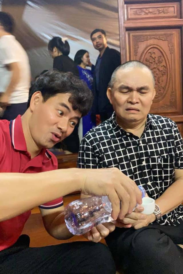 Quốc Khánh, Công Lý và dàn nghệ sĩ mừng NSND Tự Long lên lão - Hình 2 Quoc Khanh, Cong Ly va dan nghe si mung NSND Tu Long len lao-Hinh-2