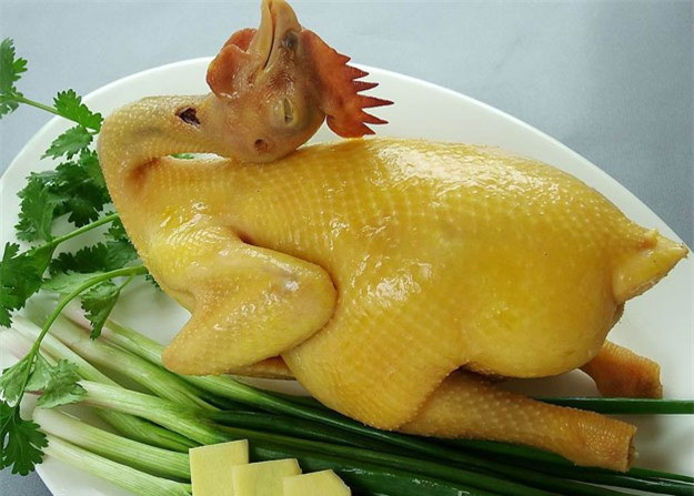 Cách luộc gà ngon, vàng bóng với các mẹo đơn giản