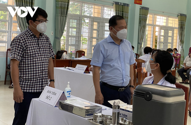 Nhiều nơi tiếp tục giãn cách xã hội để phòng chống COVID-19 - Hình 2 Nhieu noi tiep tuc gian cach xa hoi de phong chong COVID-19-Hinh-2